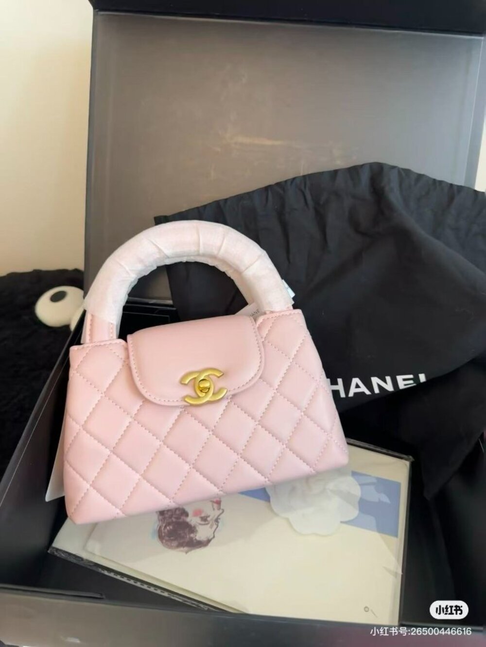 Classic CHANEL bag: A Stylish and Versatile Choice for Elegance